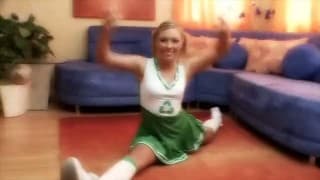 A cheerleading hottie loves to shake her pompoms and fuck