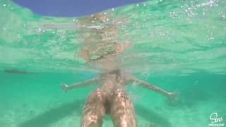 A holiday fucking session in the sea!