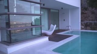 Anissa Kate shows us what she does best here