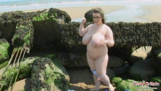 Gina has a nice pair of big juicy boobs