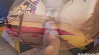 This is an intense gonzo with August