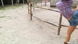 Tina Hot is a pornstar who loves a good fuck