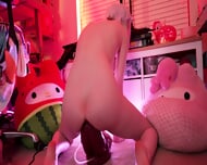 Tweetney – she loves turning her pussy inside out,